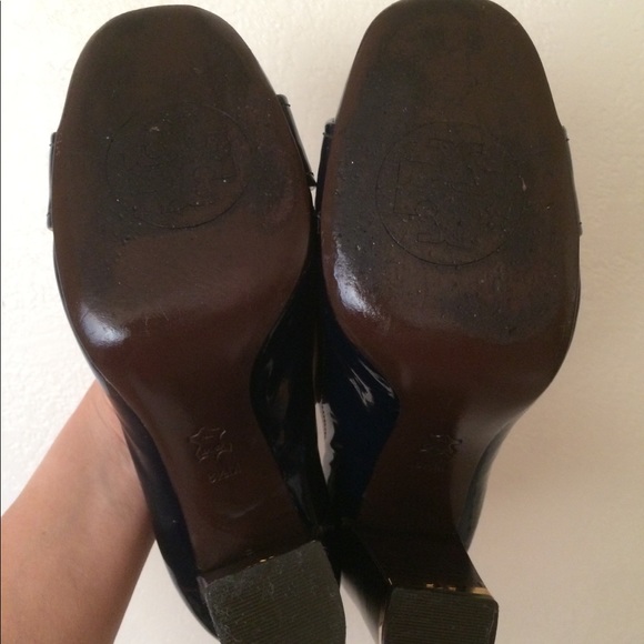 TORY BURCH Shiny Patent Leather Gold Studs Pumps - Picture 5 of 6